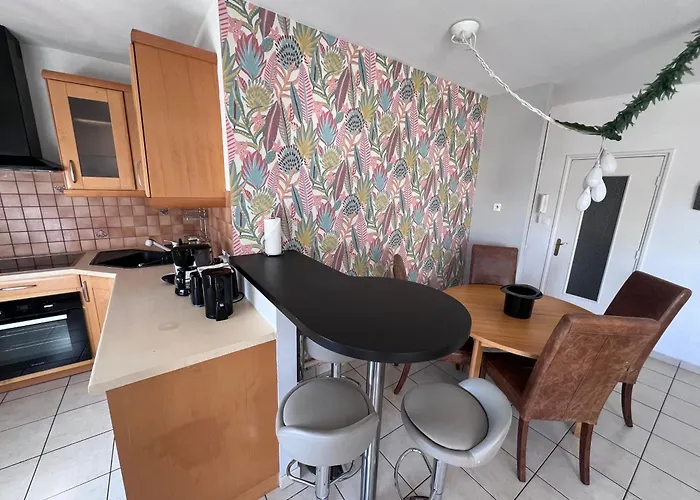 Le Balcon Victoria - 2 Chambres, Balcon, Parking Apartment